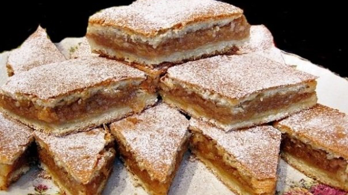 Reteta delicioasa: prajitura cu mere, pentru lenesi, gata in doar cateva minute