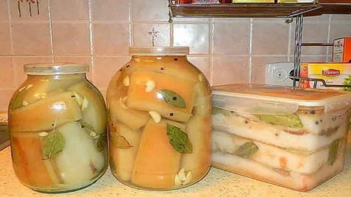 O delicatesa ce ti se topeste in gura. Iata cum se prepara slanina in saramura, cu proprietati curative
