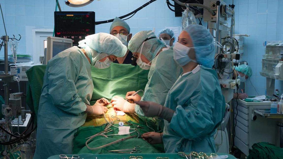 Miscati-va fundurile din scaunele comode si faceti ceva pentru acesti bolnavi! Mai multi pacienti au murit, iar altii se afla in stare critica. Unica sala de operatie unde se puteau face aceste interventii a fost inchisa - FOTO