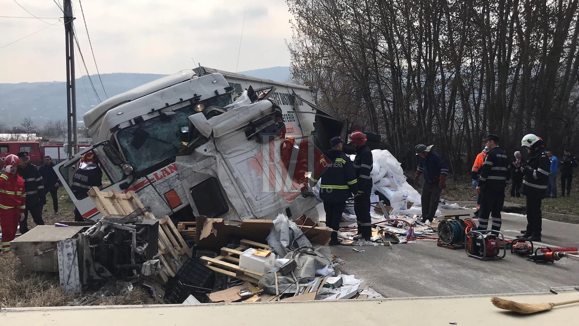 Exclusiv! Accident cumplit in judetul Iasi! Doua TIR-uri si o camioneta s-au ciocnit! Un barbat a murit! Iata cum s-a intamplat- UPDATE - FOTO, LIVE VIDEO