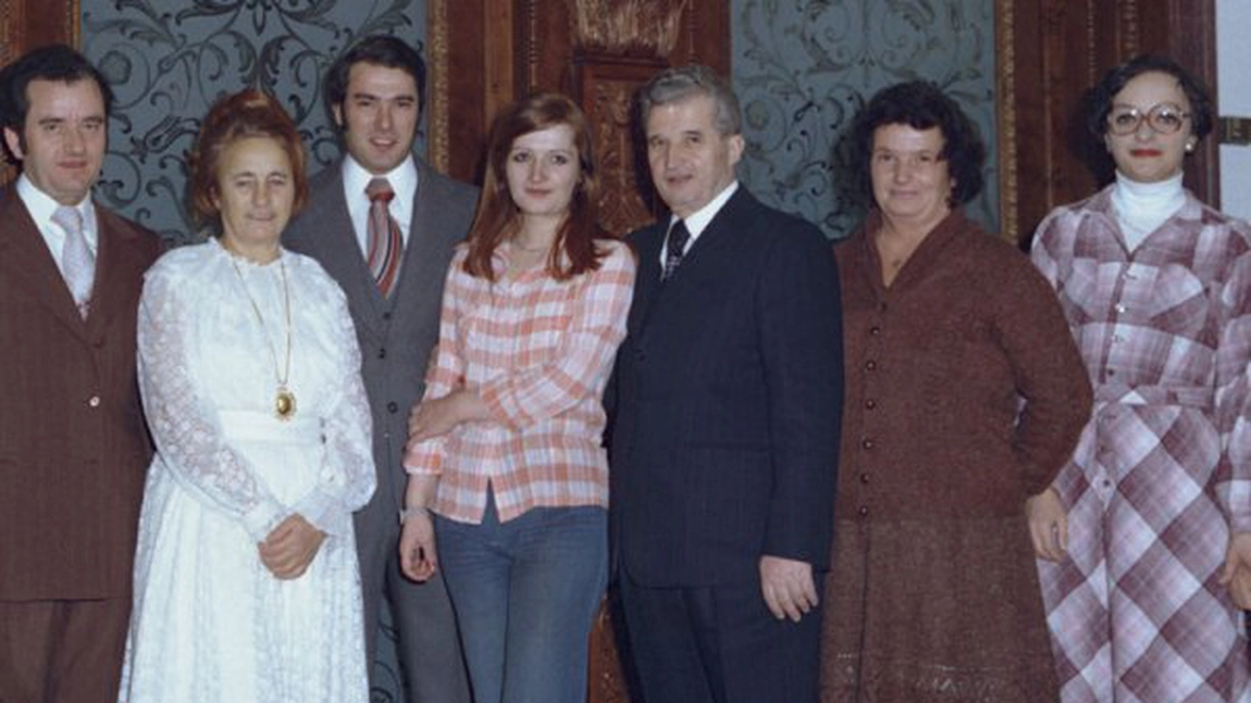 Fotografii rare cu Nicu si Valentin Ceausescu - FOTO