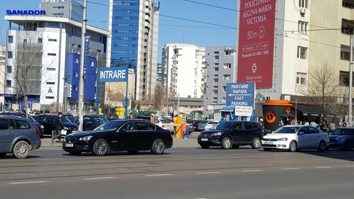 Iata cea mai scumpa parcare din Romania. Cat te costa sa-ti lasi masina langa Guvern - FOTO