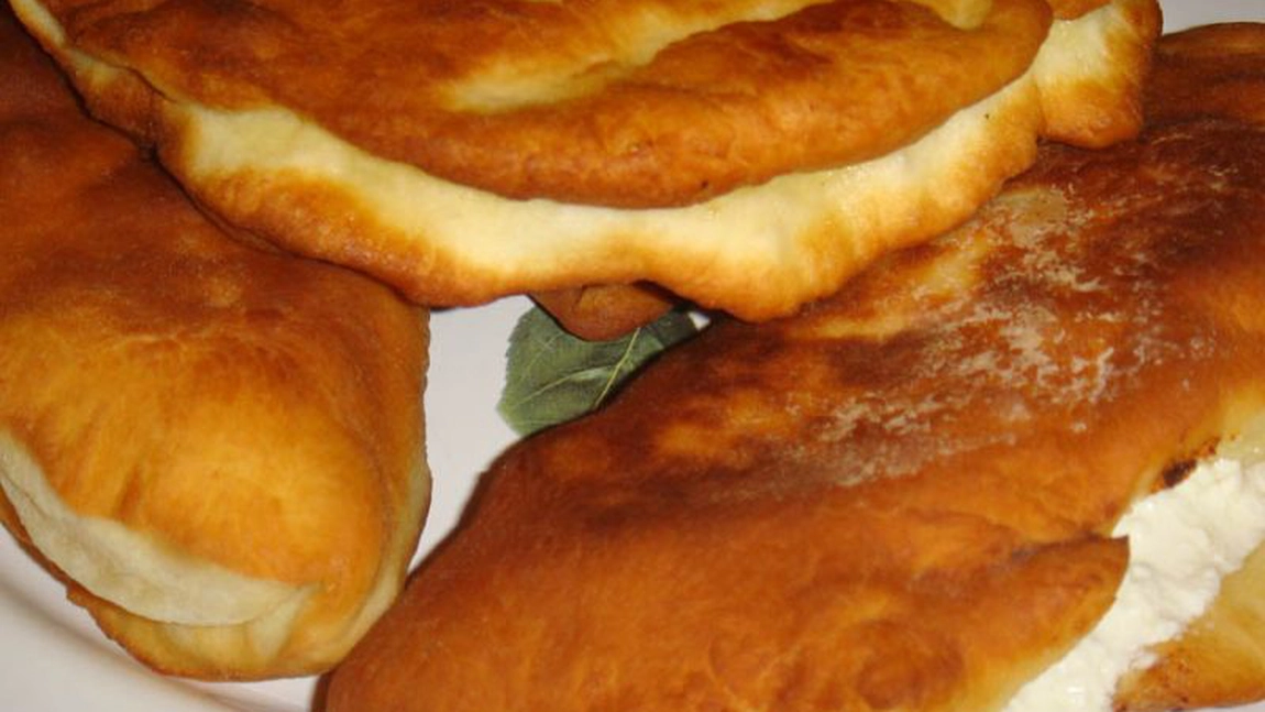 Langosi cu branza de burduf