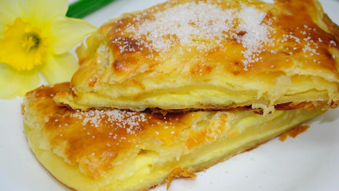 Uite asa se prepara cea mai rapida placinta cu branza in aluat foietaj