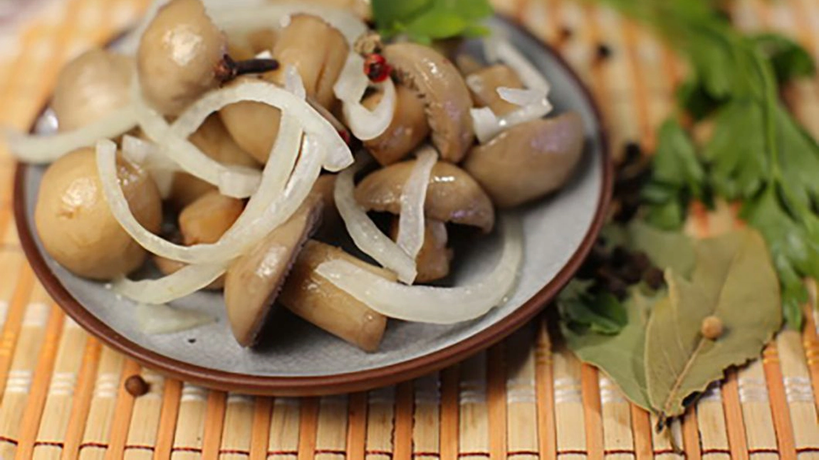 Asa se marineaza corect ciupercile Champignon. Daca le lasi la fiert prea mult, se flescaiesc