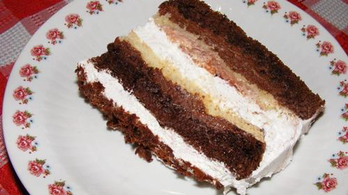 Multi zic ca e cel mai bun tort din lume - Eu sunt de acord - Tort cu ciocolata si frisca
