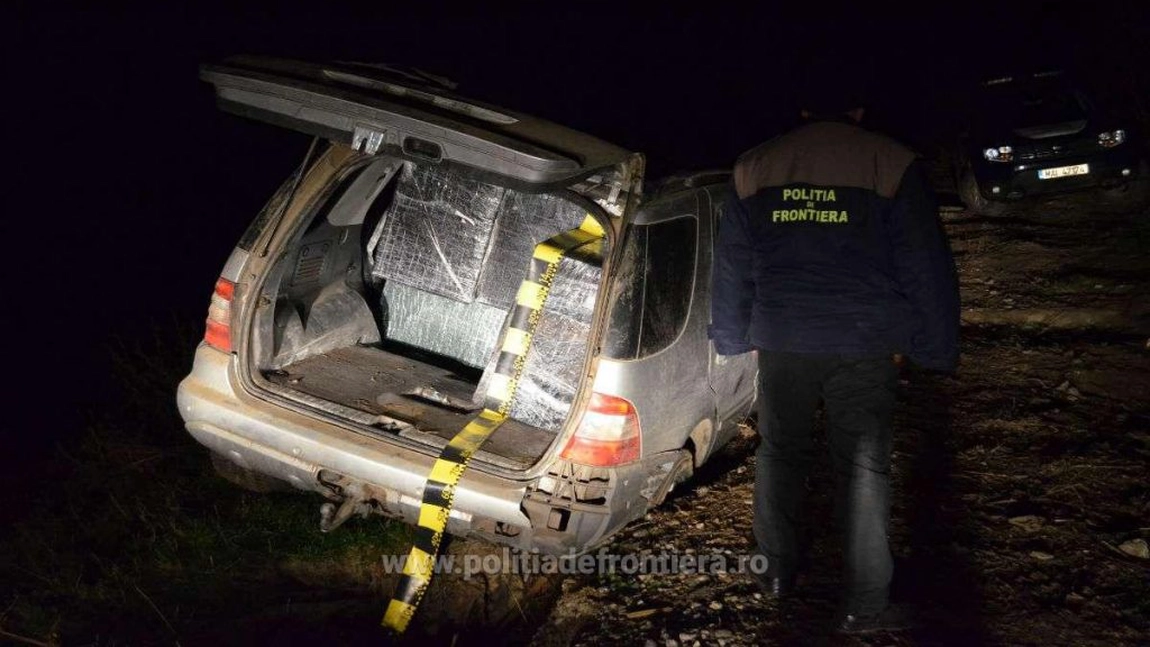 Mașină burdușită cu țigări, descoperită pe malul râului Prut