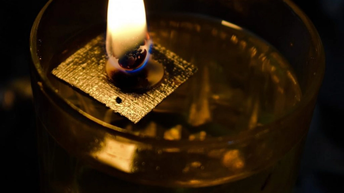 Poveste ciudată. O ieșeancă a ajuns în fața judecătorilor pentru că a aprins o candelă în centru. Cum s-a ajuns la o asemenea grozăvie