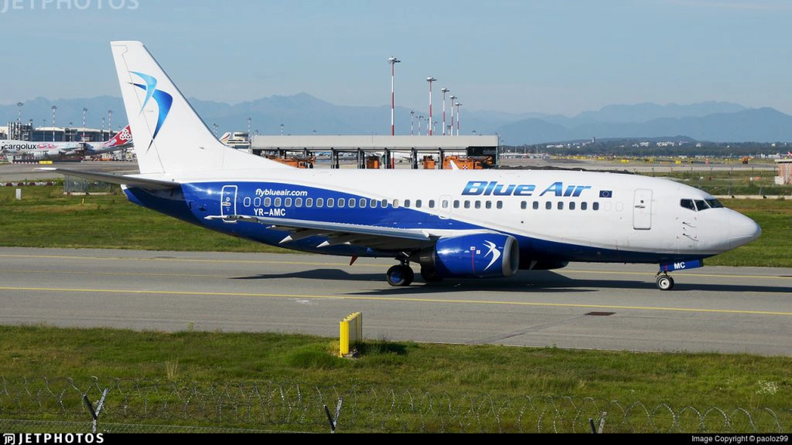 La un pas de dezastru. Coșmar pentru pasagerii unei curse Blue Air. Au rămas zeci de minute blocați în avion, fără să poată face ceva