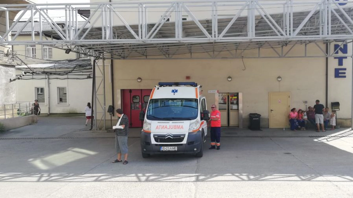 Au băut împreună, iar apoi s-au luat la bătaie. Un bărbat, transportat de urgență la spital