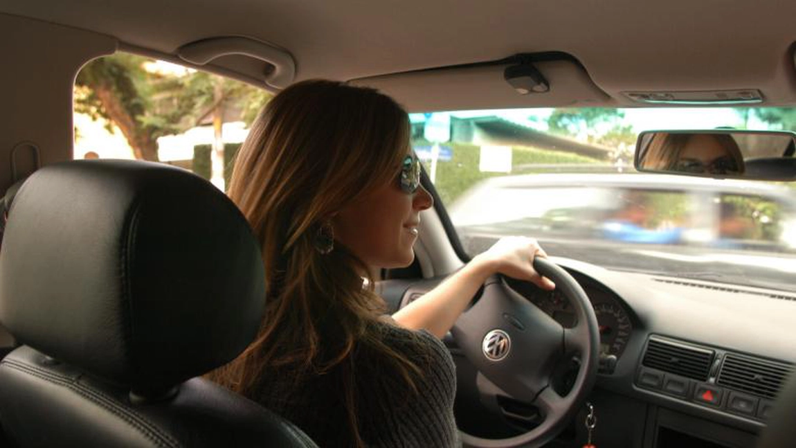 Exclusiv! Mama inconştientă la volan! A condus beată şi fără permis, cu un copil în maşină