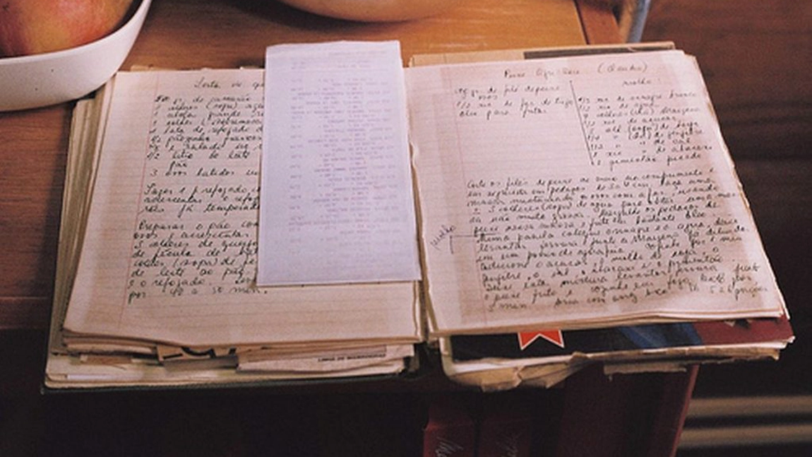 Așa arată jurnalul unei studente din Iași, dependentă de alcool! După ce a fost la un pas de a fi violată de prieteni, a băut un pumn de pastile pentru a uita totul!