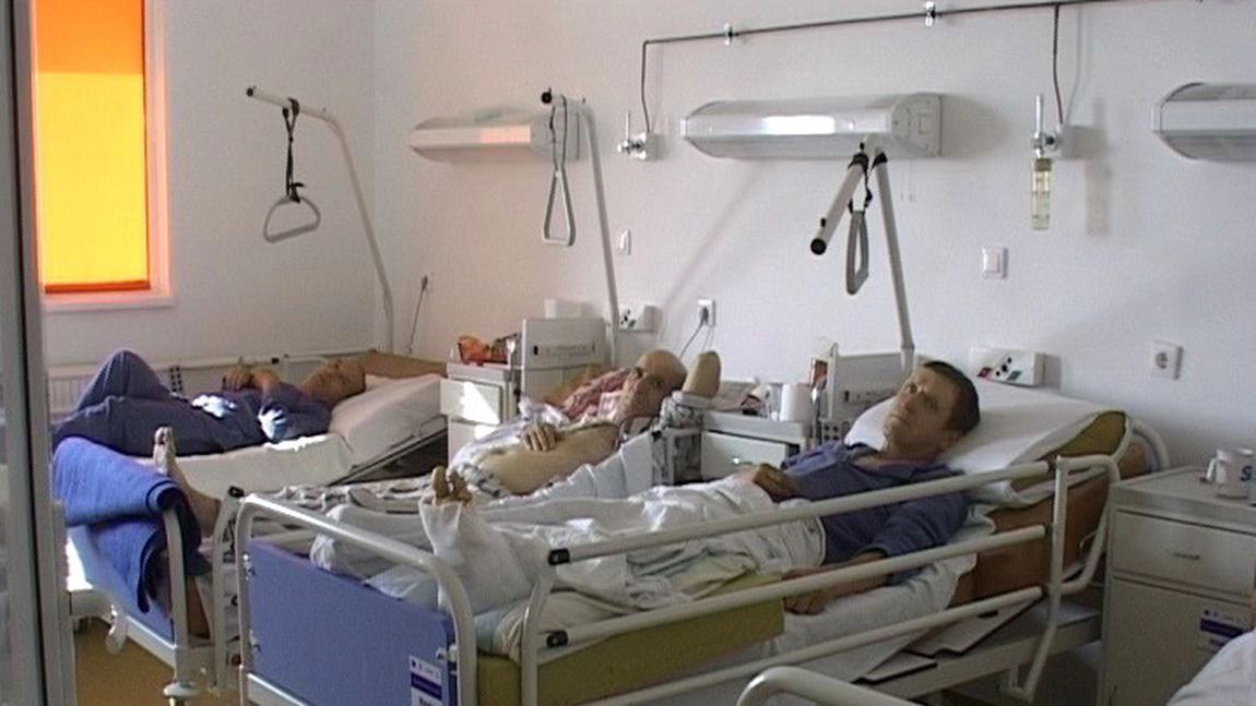 A traversat în grabă, dar a fost lovită de un autoturism