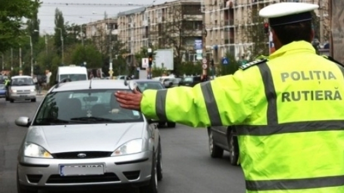 A vrut să traverseze în grabă, dar a fost lovită de un autoturism