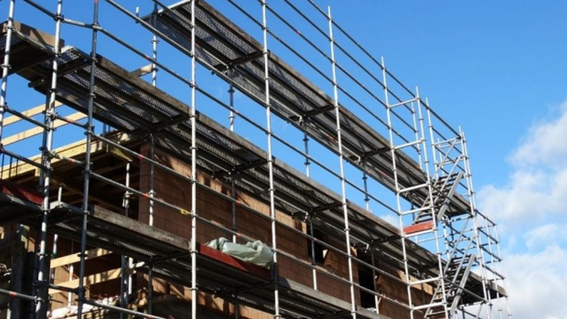 A căzut de pe schelă și s-a trezit la spital. Ce a pățit acest bărbat