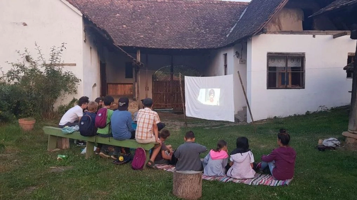 Dacă ești în clasele V-XII, poți primi o bursă tentantă! Înscrie-te în program și vei fi ajutat să-ți termini studiile