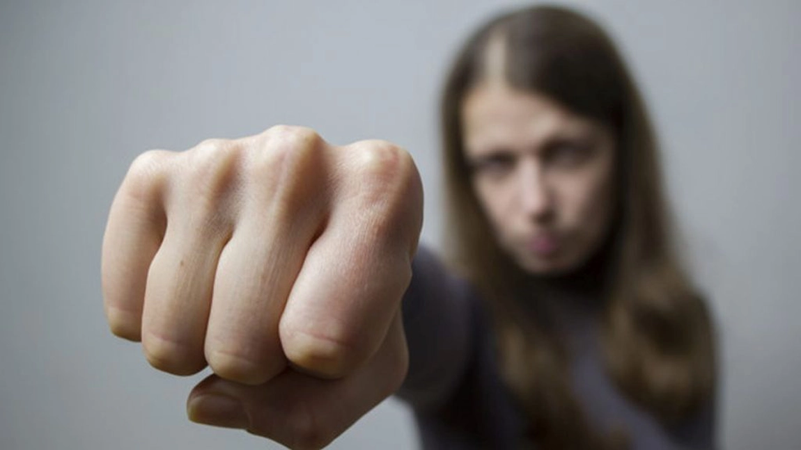 EXCLUSIV! Incident în cadrul unei secții din Iași. Locțiitorul unei secții de votare a fost bătut de o femeie