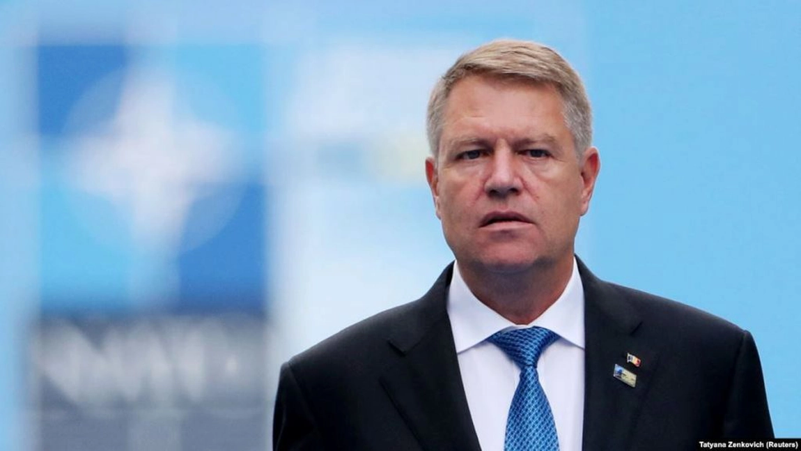 Klaus Iohannis, fata în faţă cu propria persoană.  Simulacru de dezbatere în rol de candidat la Cotroceni - Video