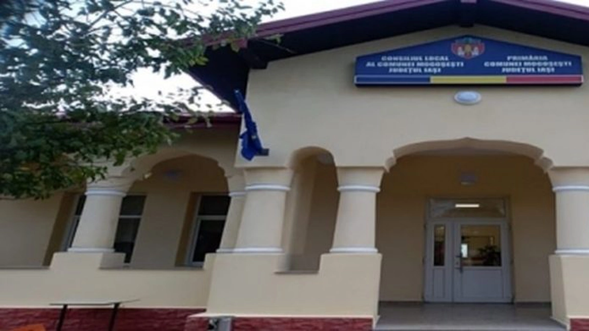O primărie din județul Iași construiește cămin cultural pe locul unui teren de fotbal