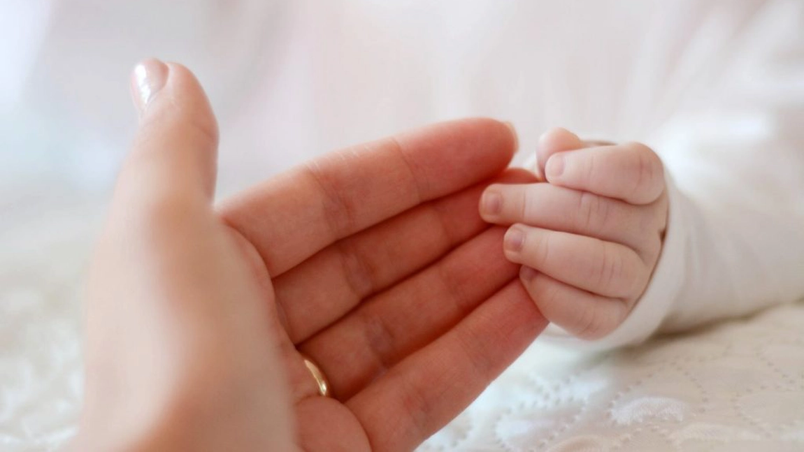 Cum îngrijeşti un bebeluş. Sfaturi esenţiale pentru mămici