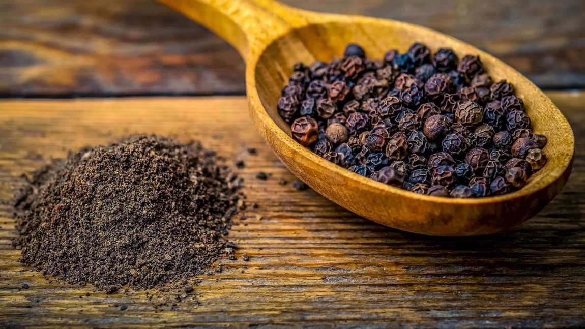 Piperul negru reduce simptomele racelii. Iata cum il poti folosi