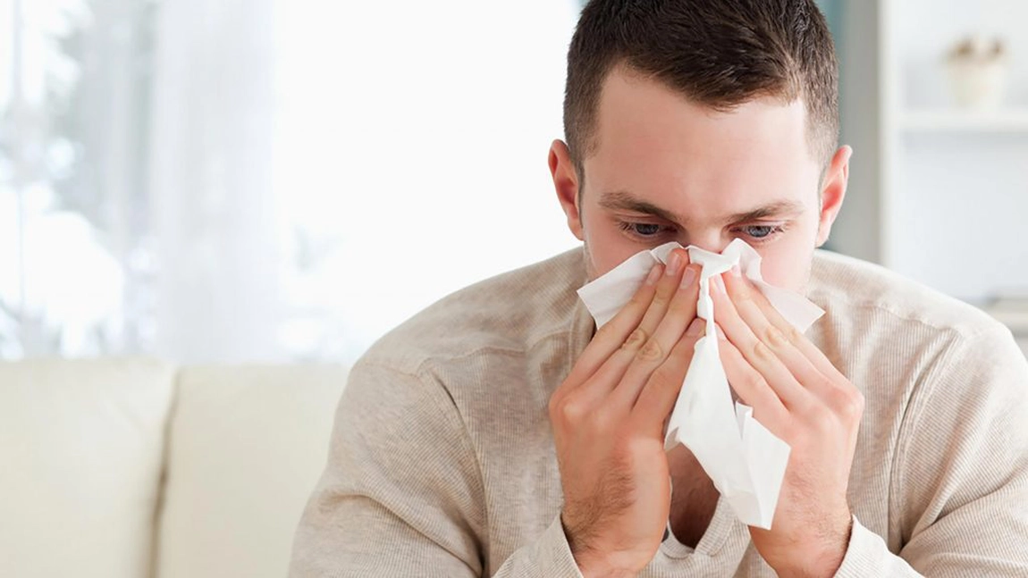 Raceala persistenta poate masca un cancer. 13 cauze pentru care nu mai scapi de simptomele de raceala