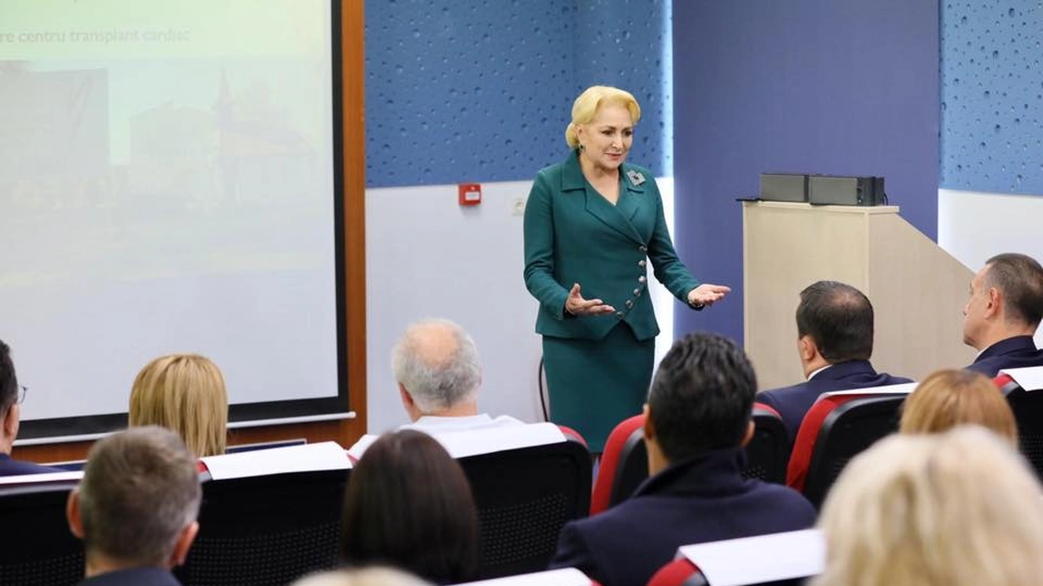 Viorica Dăncilă s-a întors la catedră: „Le-am vorbit studenţilor despre educaţie şi perseverenţă”