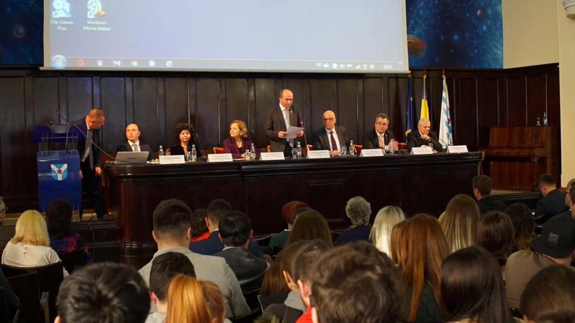 Ambasadorul Germaniei și reputatul istoric Anneli Ute GABANYI conferențiază vineri la UAIC marcând 30 de ani de la prăbușirea comunismului - LIVE VIDEO