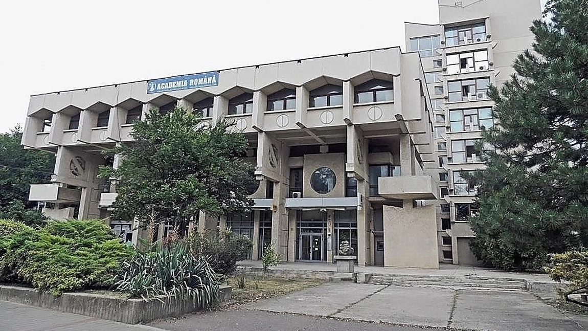 Premii valoroase pentru cercetătorii şi universitarii ieşeni din partea Academiei Române