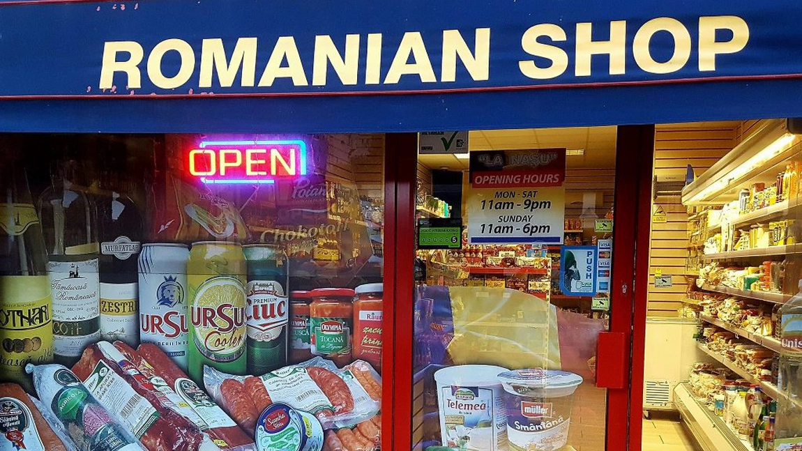 Magazinele românești din străinătate au mărit prețurile de sărbători! Mii de ieșeni plecați la muncă au scos bani grei din buzunare! Alții au preferat să nu mai facă masa de Crăciun și Revelion