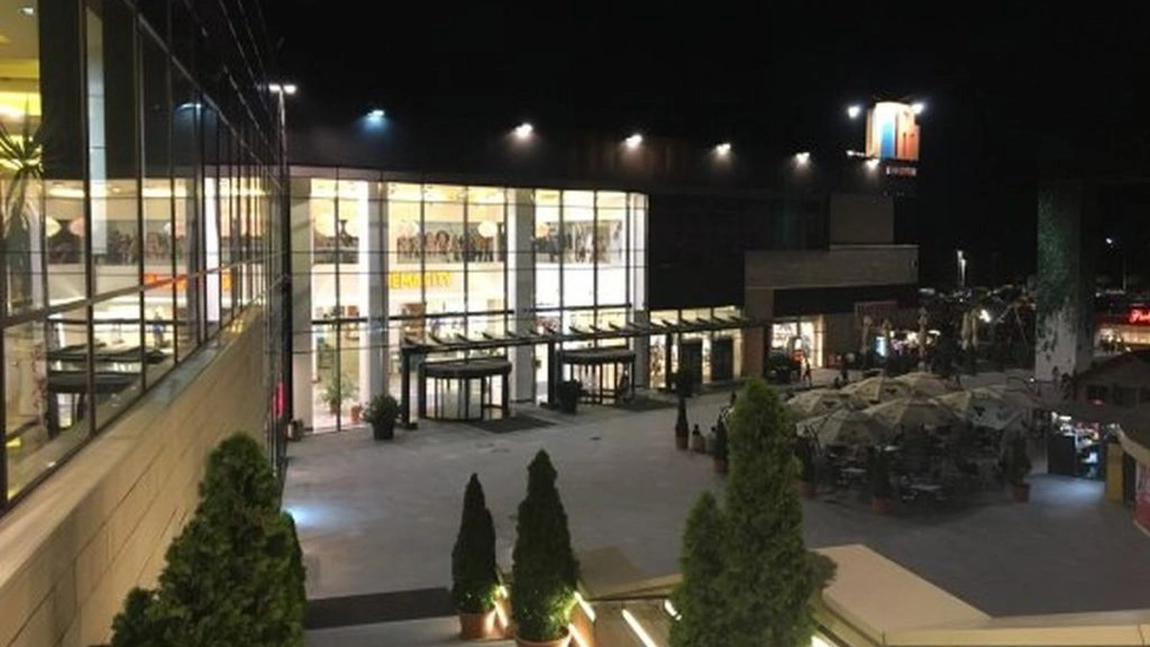 Incendiu la Mall-ul din Suceava. Sute de persoane au fost evacuate