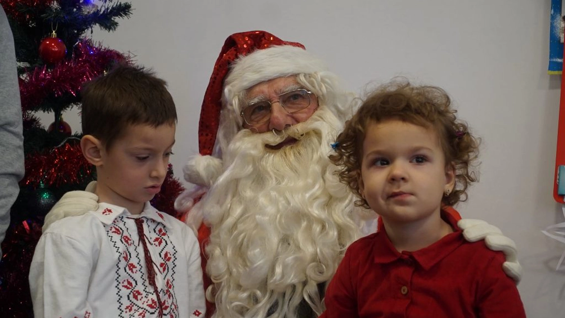 Uitați-vă în ochii lor! Asta însemnă bucurie! Toți copiii de la grădinițele din Costuleni au primit cadouri în cadrul campaniei 