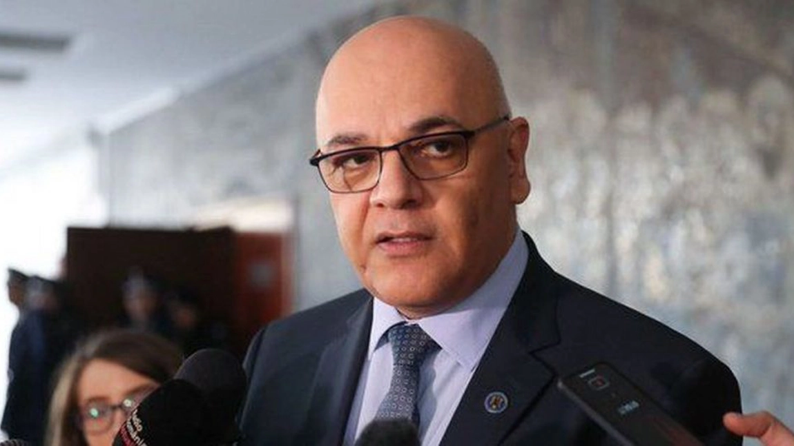 Medicii îl susțin pe Raed Arafat. Aceștia amenință cu proteste