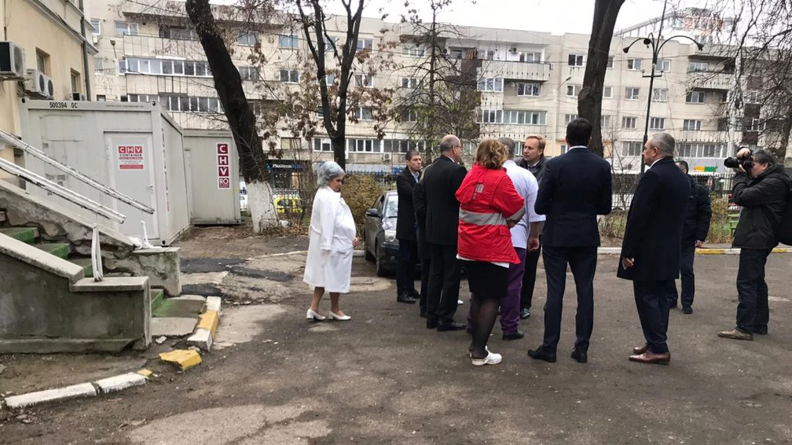 Vizită fulger a ministrului Sănătății, dr. Victor Costache, în spitalele din Iași: 