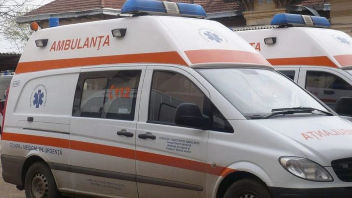 Un tânăr cu boli psihice grave a fost dus de urgență la spital, după ce a fost snopit în bătaie!