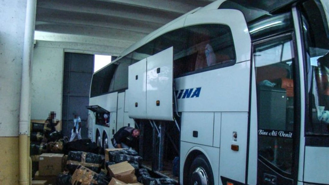 A rămas șocat când a desfăcut geanta din străinătate! Nu i-a venit să creadă ce a primit în schimbul pachetului care valora o mie de euro