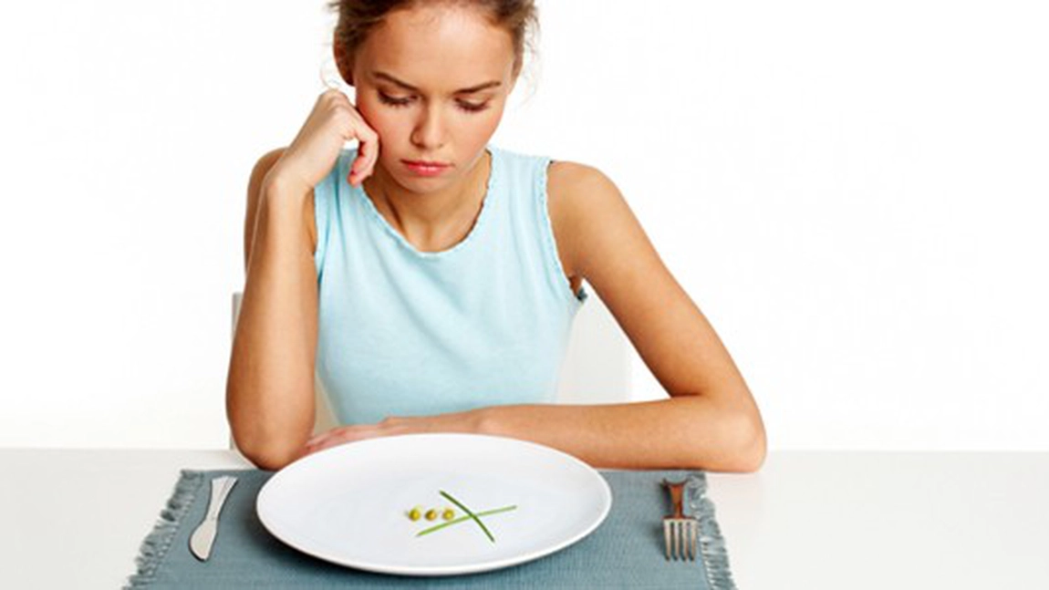 Nu mai mănânci nimic seara? Ce ți se întâmplă, de fapt