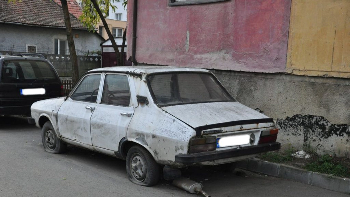 Sancțiuni pentru proprietarii care abandonează mașinile pe domeniul public