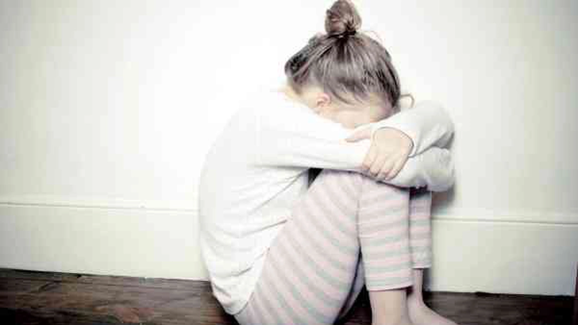 Exclusiv! O adolescentă de 14 ani a fost violată de tatăl ei. Polițiștii au plecat spre fața locului