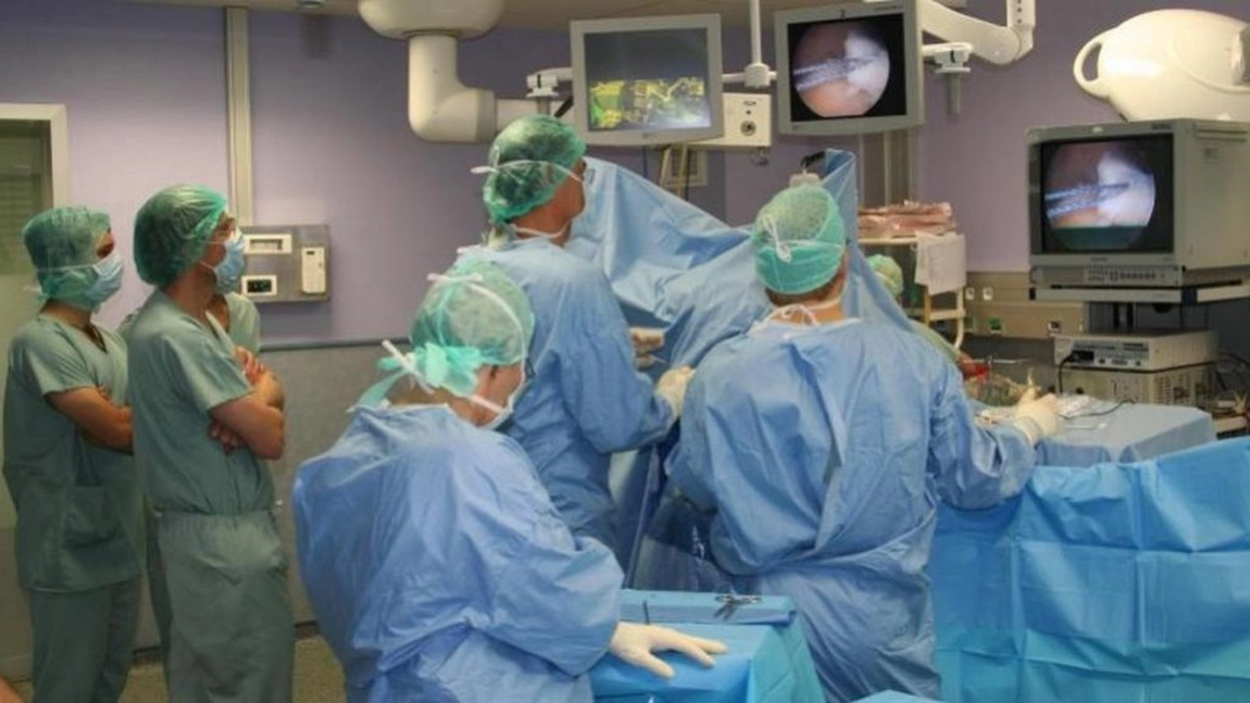 Un bărbat a murit, dar a salvat viața altuia! Ceea ce s-a întâmplat în sala de operații este uluitor! Când a deschis ochii, a văzut miracolul chiar în ziua de Crăciun!