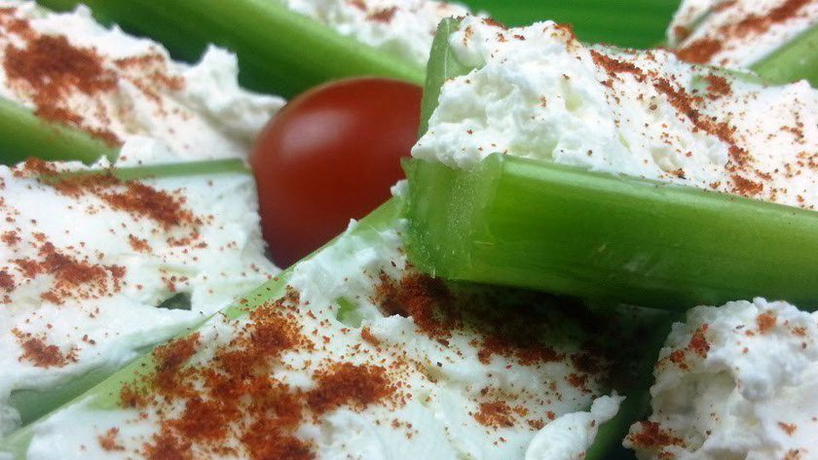 Gustare înainte de masa principală: ţelină cu cremă de brânză