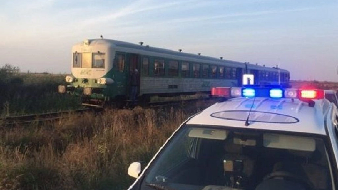 Un bărbat din Iași s-a supus unui risc major din cauza unei decizii pripite! După ce a fost lovit de tren, a fugit din spital