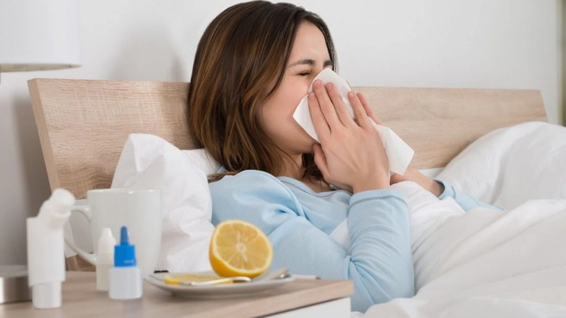 Gripa și răceala nu se tratează cu antibiotic! Mii de ieșeni au ajuns la spital cu viroze respiratorii! Ministerul Sănătății le recomandă să nu utilizeze acest medicament