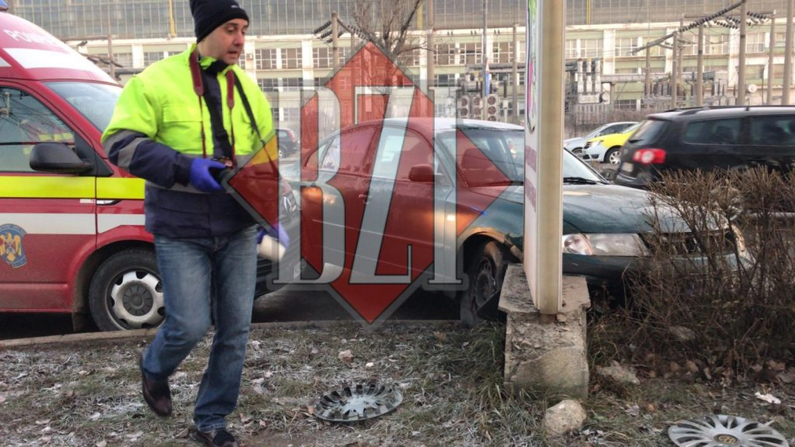 Exclusiv! Accident rutier în municipiul Iaşi! A intrat într-o maşină de gunoi- FOTO, VIDEO