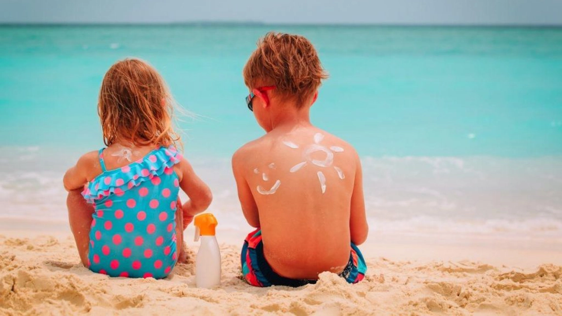 Produsele chimice de protecție solară sunt absorbite de organism