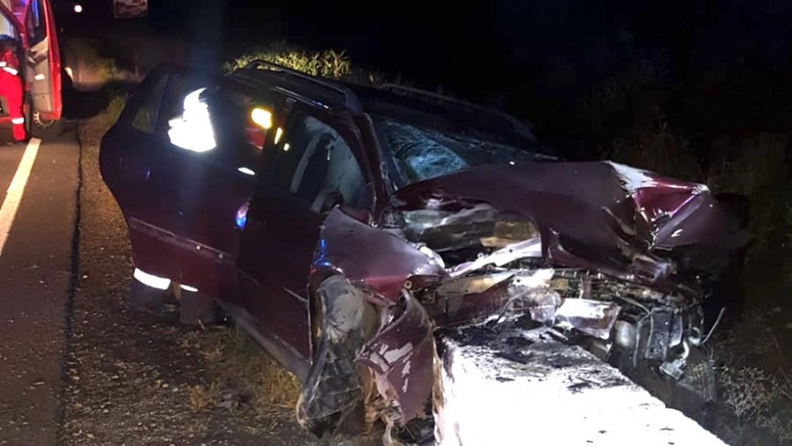 Exclusiv! A condus spre moarte! Un tânăr a decedat după ce a intrat într-un cap de pod