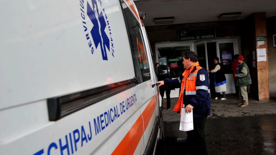 Și-a lăsat prietenii să petreacă singuri, pentru a-și salva ochiul! Noroc că a ajuns Ambulanța la timp!