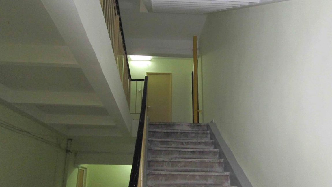 Un tânăr a căzut pe scări și a ajuns la spital în stare extrem de gravă chiar în prima zi a anului! Medicii fac tot ce le stă în putință pentru a-l salva