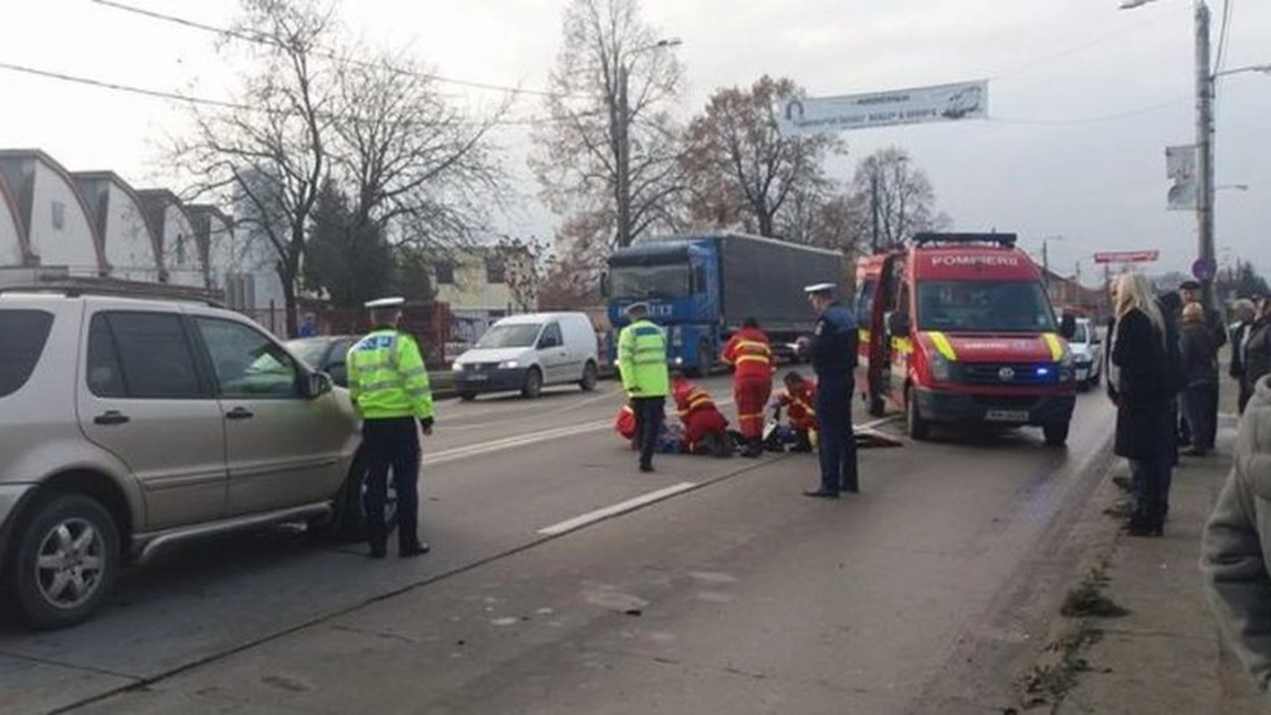 Tragedie în ziua Bobotezei! În timp ce traversa strada, o ieșeancă a fost izbită de o mașină! Femeia se află în stare gravă la spital!