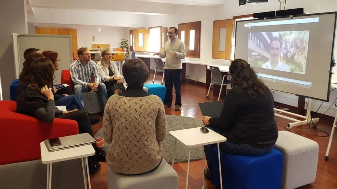 Centrul Regional de Studii Nord-Est oferă posibilitatea bătrânilor să dobândească competențe digitale